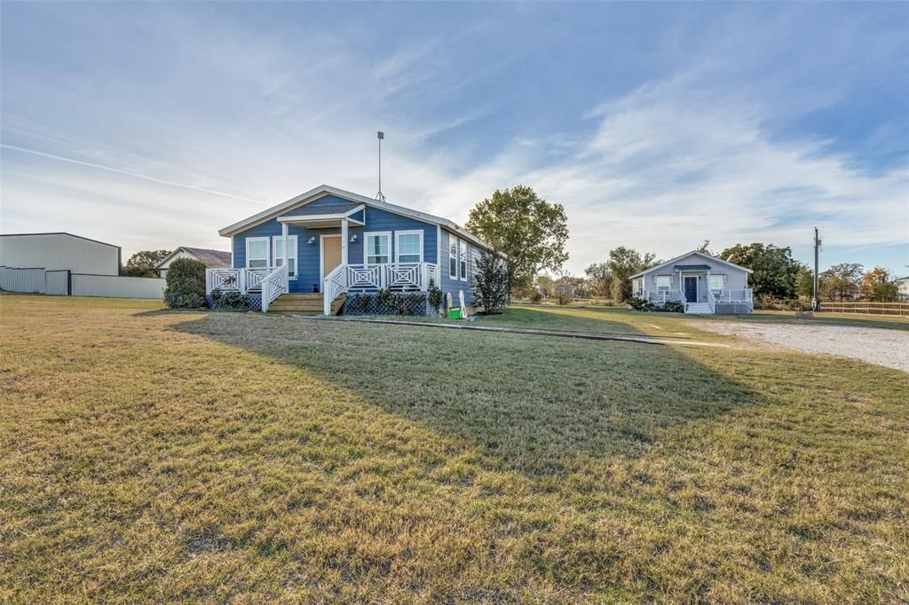 Photo of 113 Mccrae Lane, Boyd, TX 76023 (MLS # 21252069)