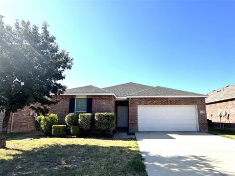 Photo of 2340 Senepol Way, Fort Worth, TX 76131 (MLS # 21392179)