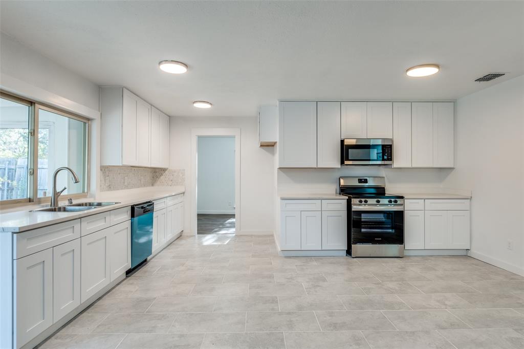 White Rock Village 01 - Residential