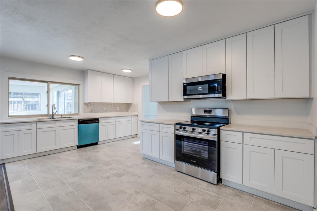 White Rock Village 01 - Residential