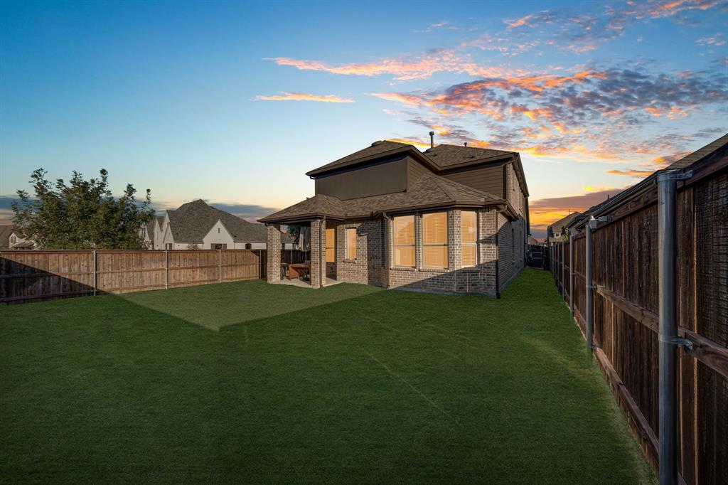 1900 Dappled Grey Avenue