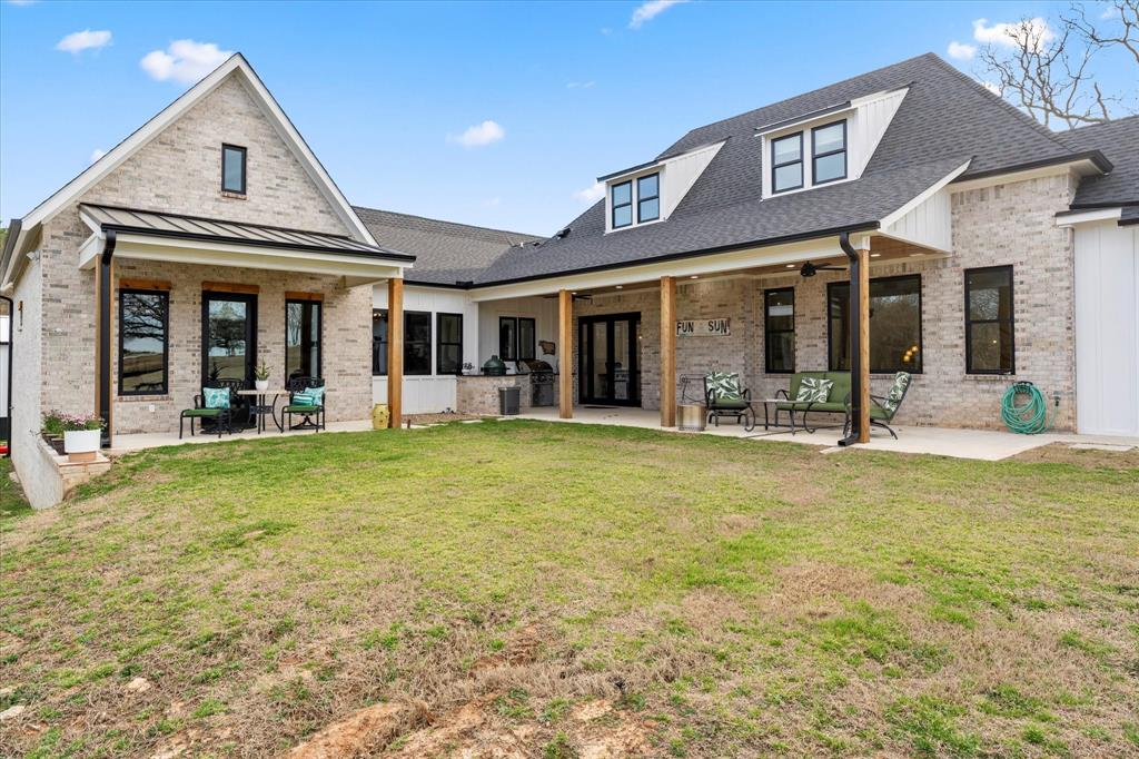 5802 Lago Vista Drive