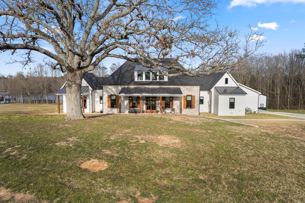 5802 Lago Vista Drive