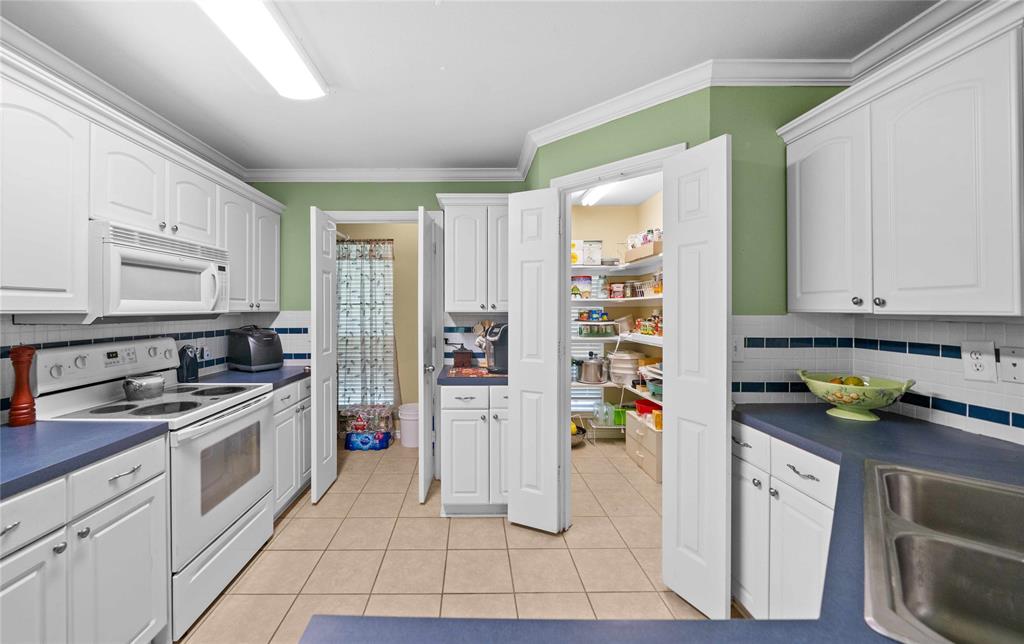 OAK MANOR ESTATES - Residential