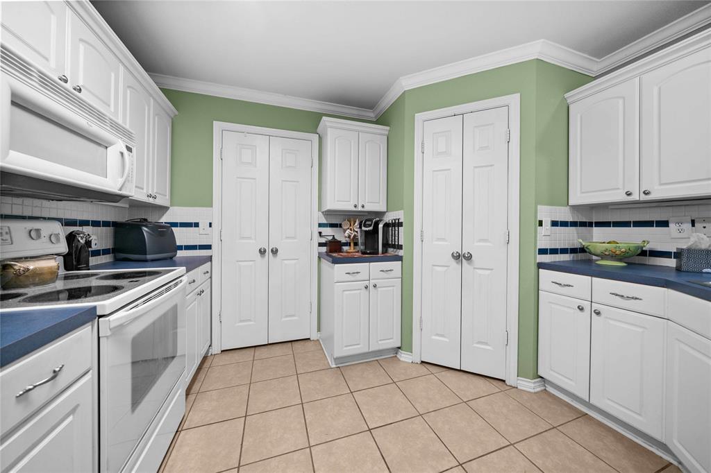 OAK MANOR ESTATES - Residential