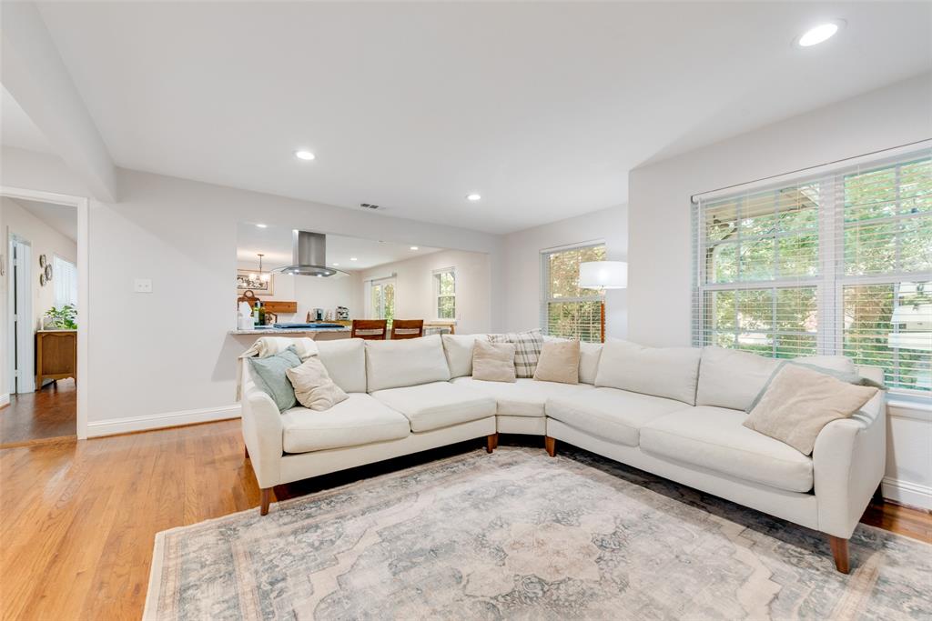 9869 Kingsman Drive