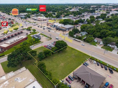 Photo of 212 N 1st Street, Garland, TX 75040 (MLS # 21308212)