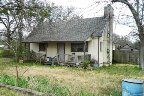 Photo of 110 S Bois D' Arc Street, Bailey, TX 75452 (MLS # 21199729)