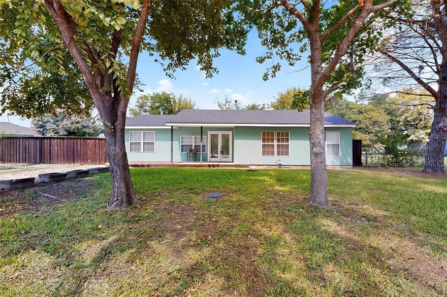 Charming 3-Bedroom, 2-Bath Home for Rent. This beautiful and well-maintained home offers 3 spacious bedrooms and 2 full bathrooms, perfect for families or anyone looking for comfortable living in a quiet neighborhood. A functional kitchen with ample cabinet space, and a dining area ideal for family meals or entertaining guests. 

Step outside to a large backyard — perfect for weekend barbecues, kids to play, or simply relaxing outdoors.

Conveniently located with easy access to I-45 and just minutes from schools, parks, and local amenities. Don’t miss this opportunity!