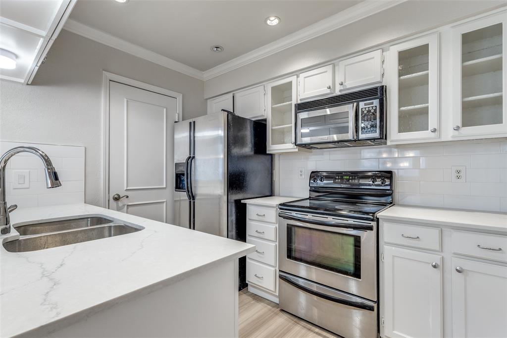 Oaks On Montfort Condos - Residential