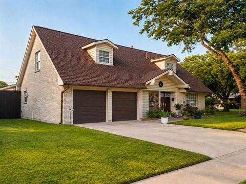 Photo of 4001 Glenhaven Drive, Garland, TX 75042 (MLS # 21275026)