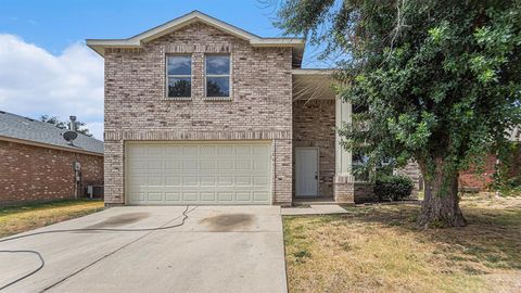 Photo of 8732 Hunters Point Way, Fort Worth, TX 76123 (MLS # 21083048)
