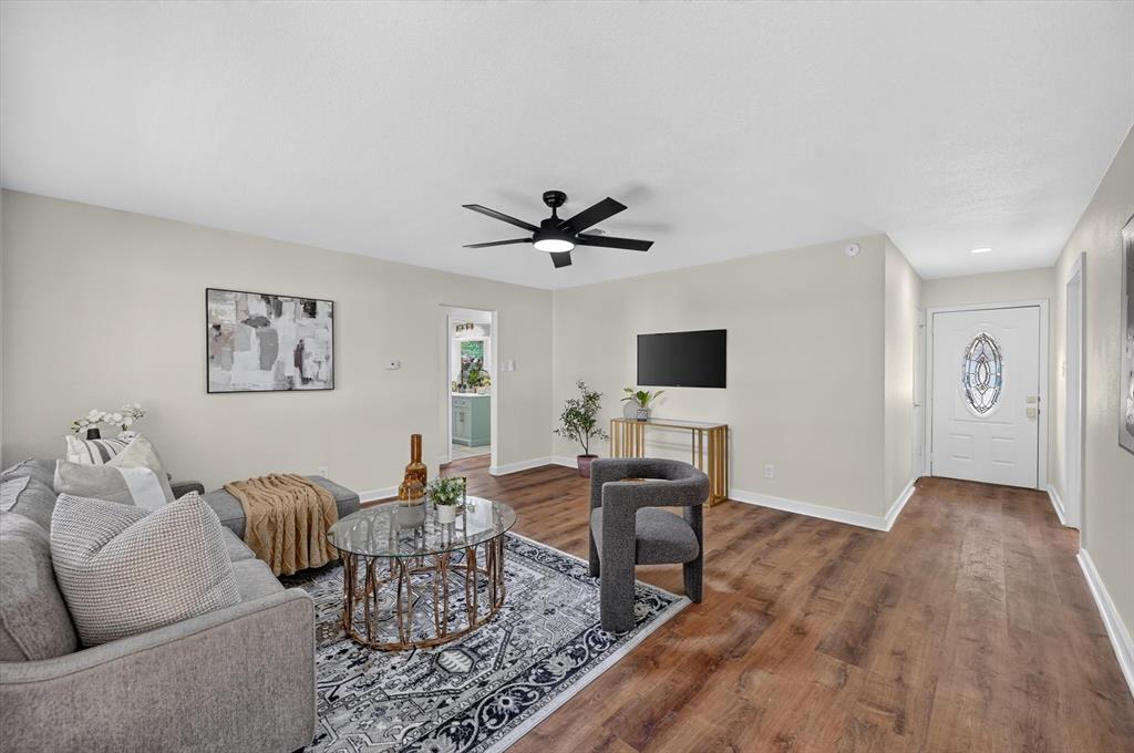 301 E Fuller Drive