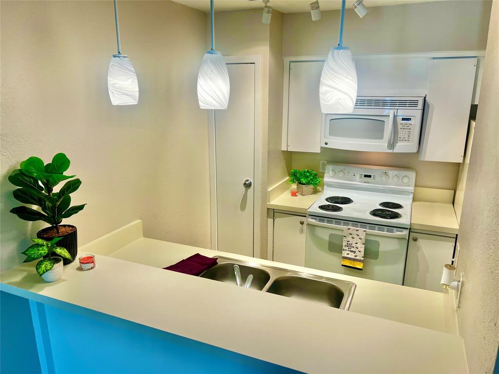 Dallas, Texas 75219, United States, 1 Bedroom Bedrooms, ,1 BathroomBathrooms,Residential,Active,131008