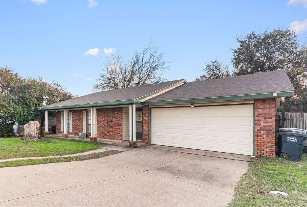 Photo of 1405 Whittenburg Drive, Fort Worth, TX 76134 (MLS # 21127285)