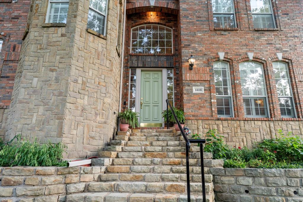 1419 Greenbriar Drive