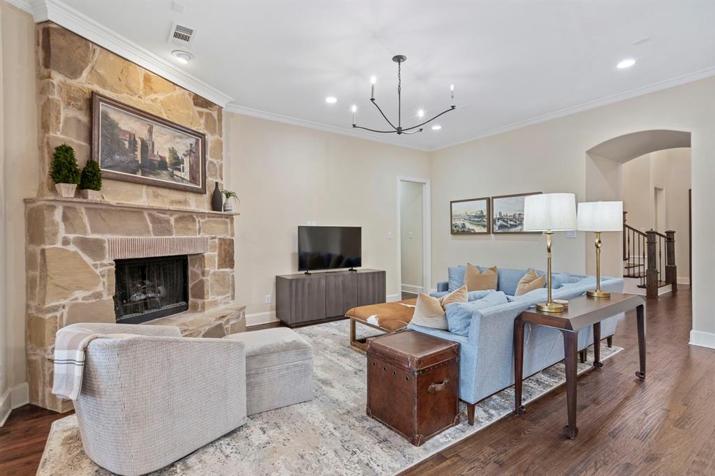 2220 Emerson Lane