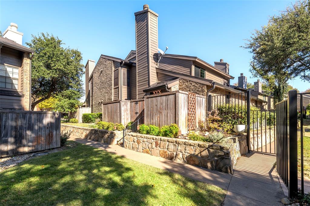 Richardson Crossing Condo - Residential