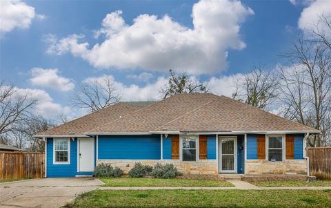 Photo of 602 N Jordan Street, Whitesboro, TX 76273 (MLS # 21201401)
