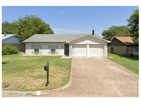 524 Cole Avenue Saginaw TX 76179