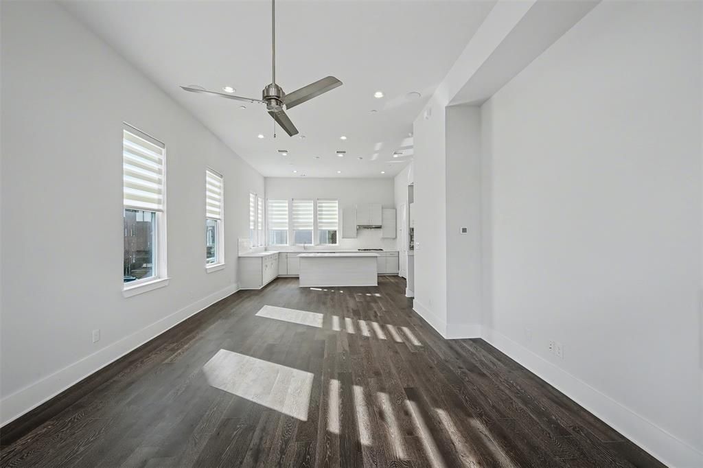 Photo of 381 E Greenbriar Lane #1501, Dallas, TX 75203 (MLS # 21157655)