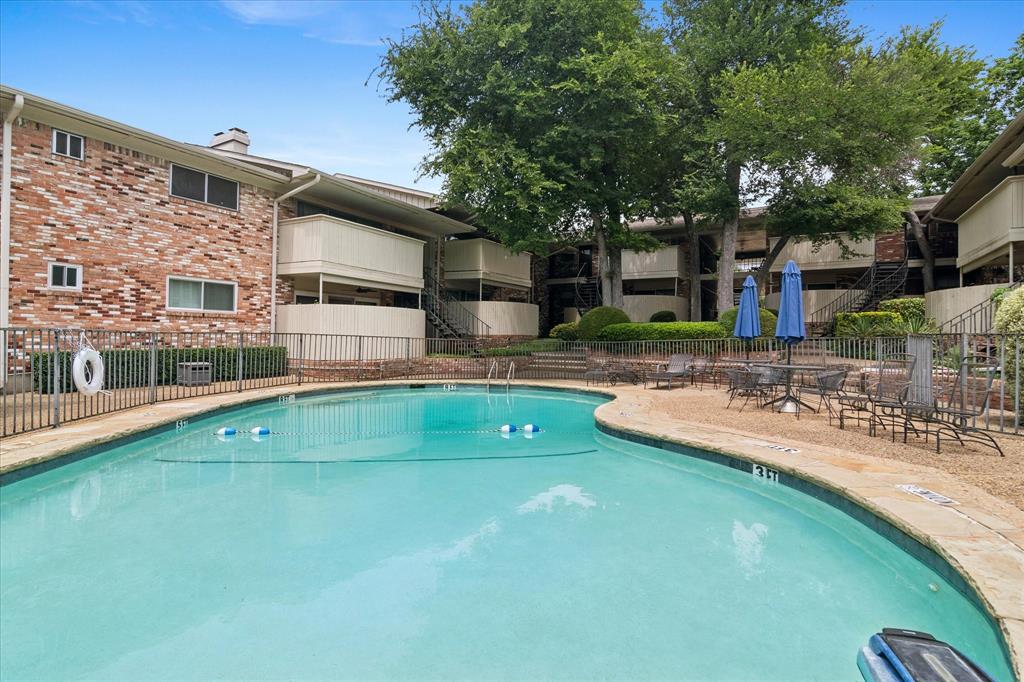 Royal Oaks Condo - Residential