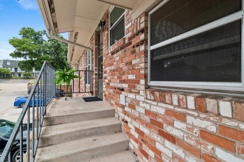 Royal Oaks Condo - Residential
