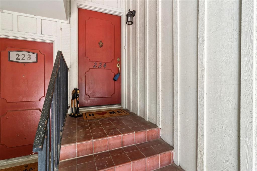 Royal Oaks Condo - Residential