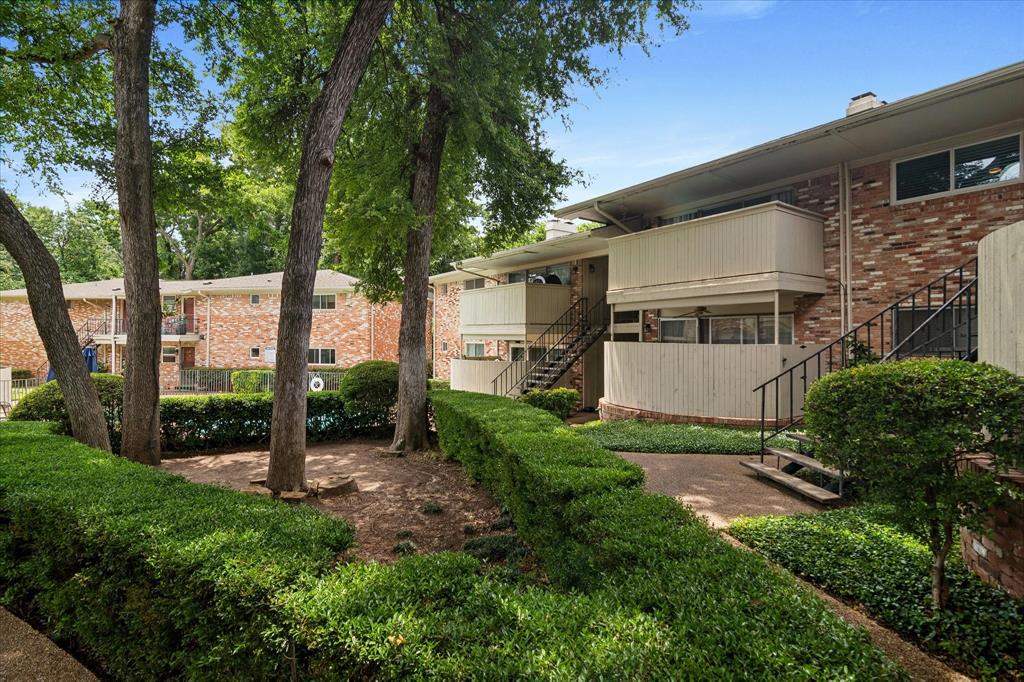 Royal Oaks Condo - Residential