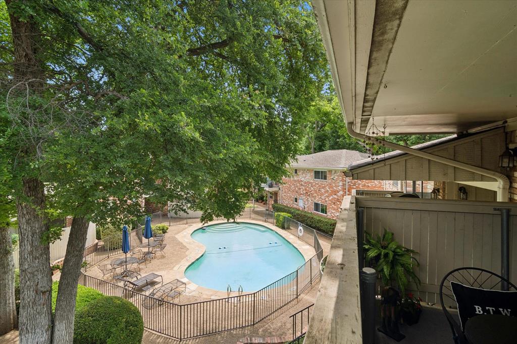 Royal Oaks Condo - Residential