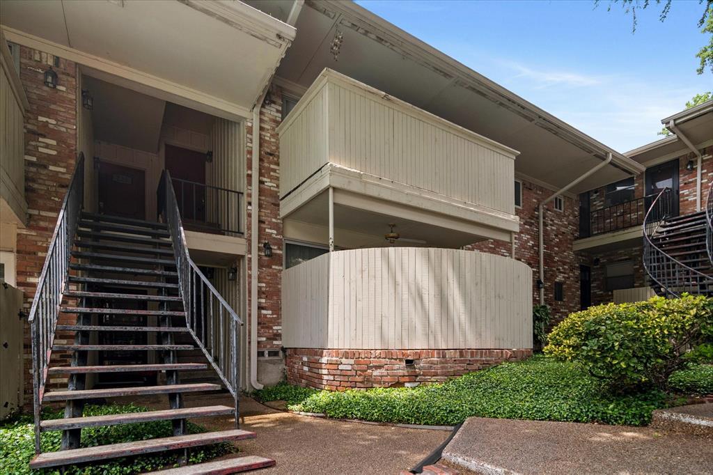Royal Oaks Condo - Residential
