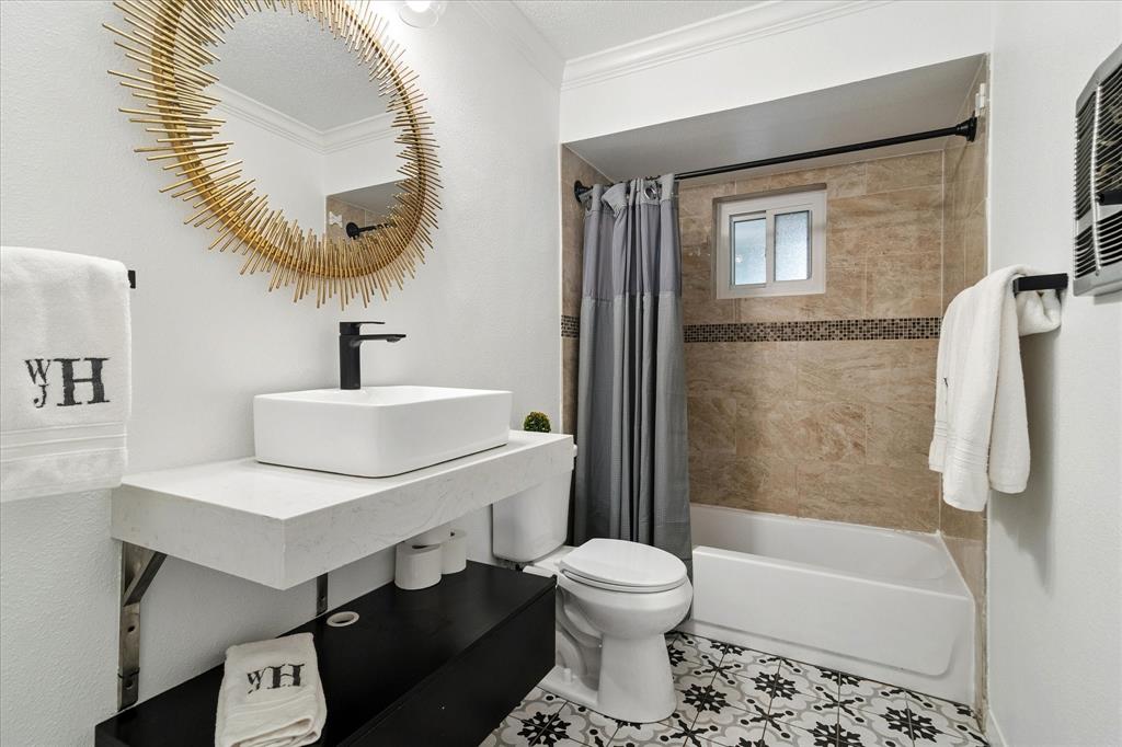 Royal Oaks Condo - Residential