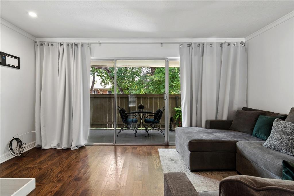 Royal Oaks Condo - Residential