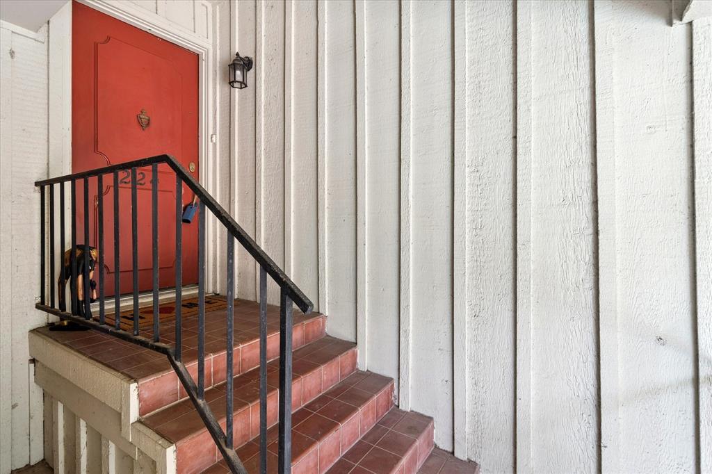 Royal Oaks Condo - Residential