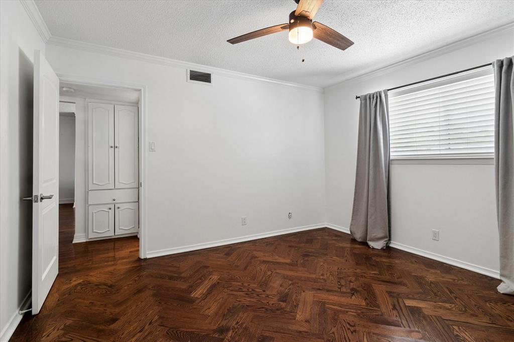 Royal Oaks Condo - Residential