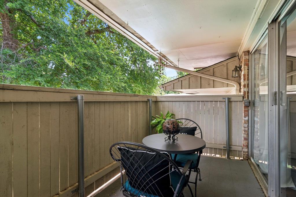 Royal Oaks Condo - Residential