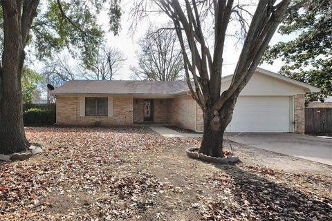 Photo of 1209 Kay Drive, Weatherford, TX 76086 (MLS # 21101416) Photo of 1209 Kay Drive, Weatherford, TX 76086 (MLS # 21101416)