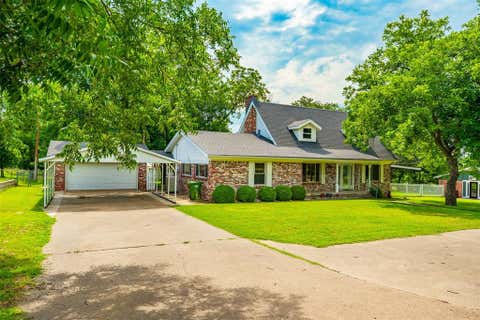 Photo of 210 Yucca Drive, Weatherford, TX 76087 (MLS # 21308913)