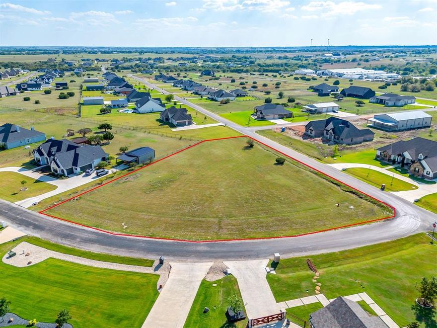This is a beautiful 1.13 acre lot located in an amazing development. Located on a sweeping corner, this build lot will give you many options for building your dream home. You will have ample space for your circular driveway, a pool and large shop. Bring your own builder and enjoy the tranquility of Starlight Ranch.