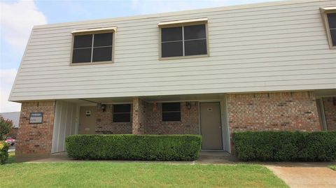 Photo of 101 Westcourt Drive, Cleburne, TX 76033 (MLS # 21211398)