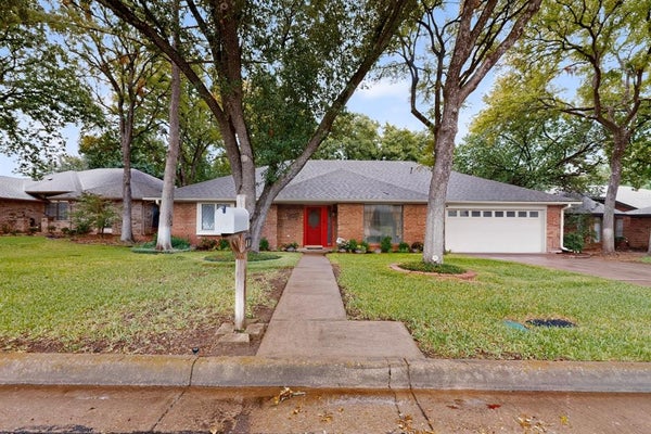 2008 TURF CLUB DR, ARLINGTON, TX 76017 - Image a98b1172edea0a6fdc8a1f51af02cd37/1160617534