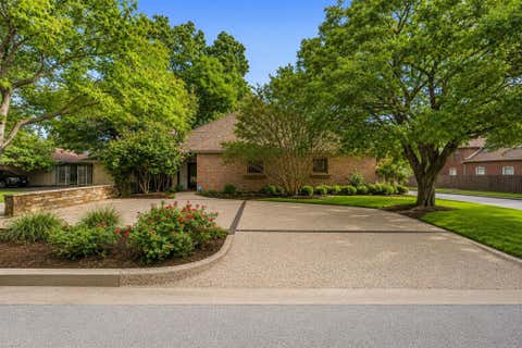 Photo of 4000 W 5th Street, Fort Worth, TX 76107 (MLS # 21302037)