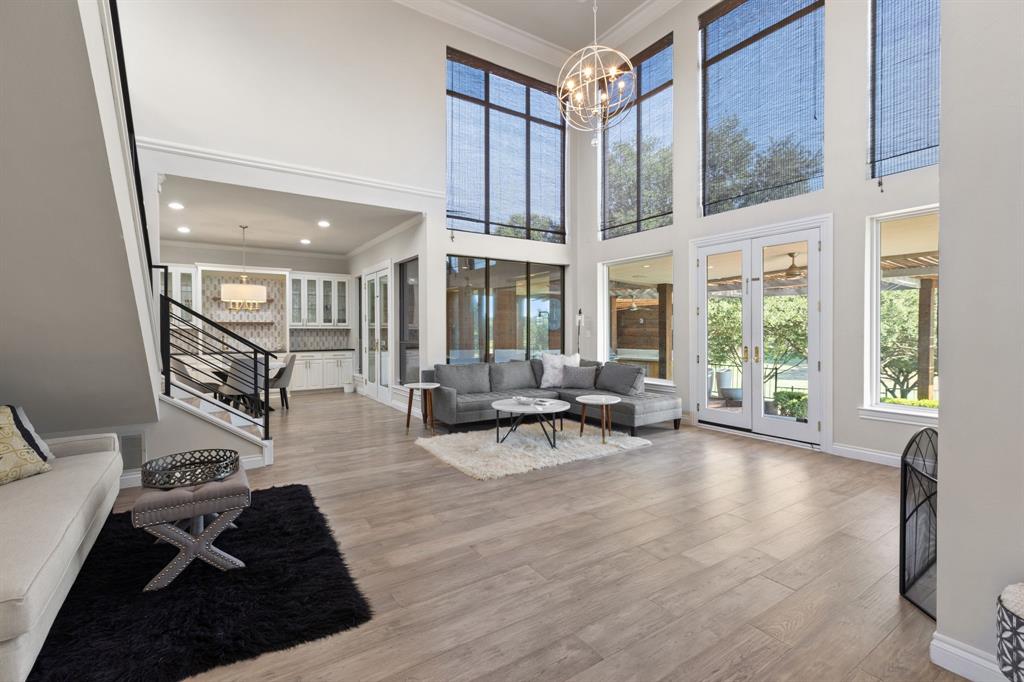 7702 Lakecrest Circle