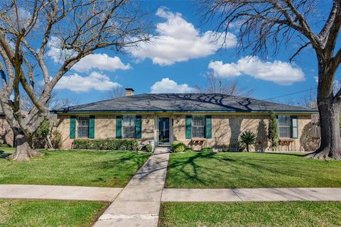 Photo of 2005 Brentwood Street, Gainesville, TX 76240 (MLS # 21208870)