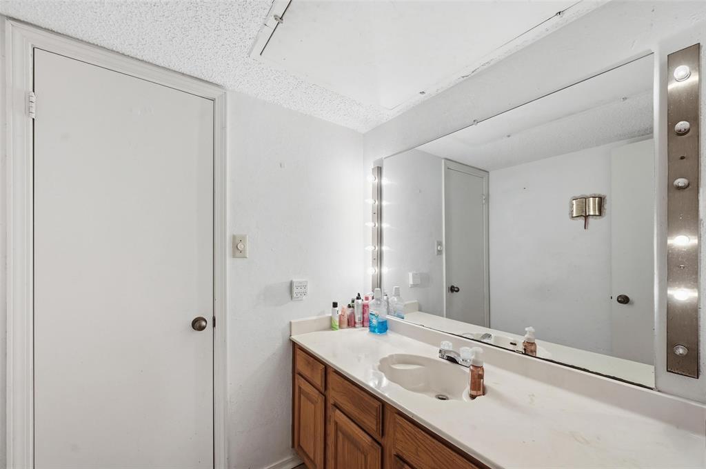 Cambridge Condos Ph 01 03 - Residential