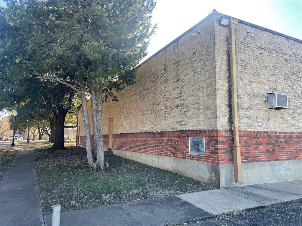 Elmwood - Commercial Sale