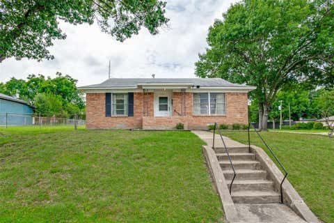 Photo of 422 W Daugherty Drive, Garland, TX 75041 (MLS # 21289245)