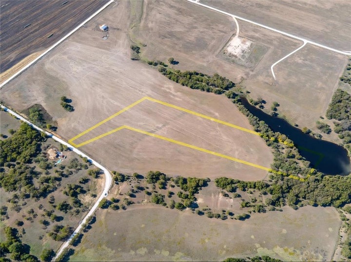 Photo 1 of 2 — 523 County Road 4411, Grandview, TX 76050