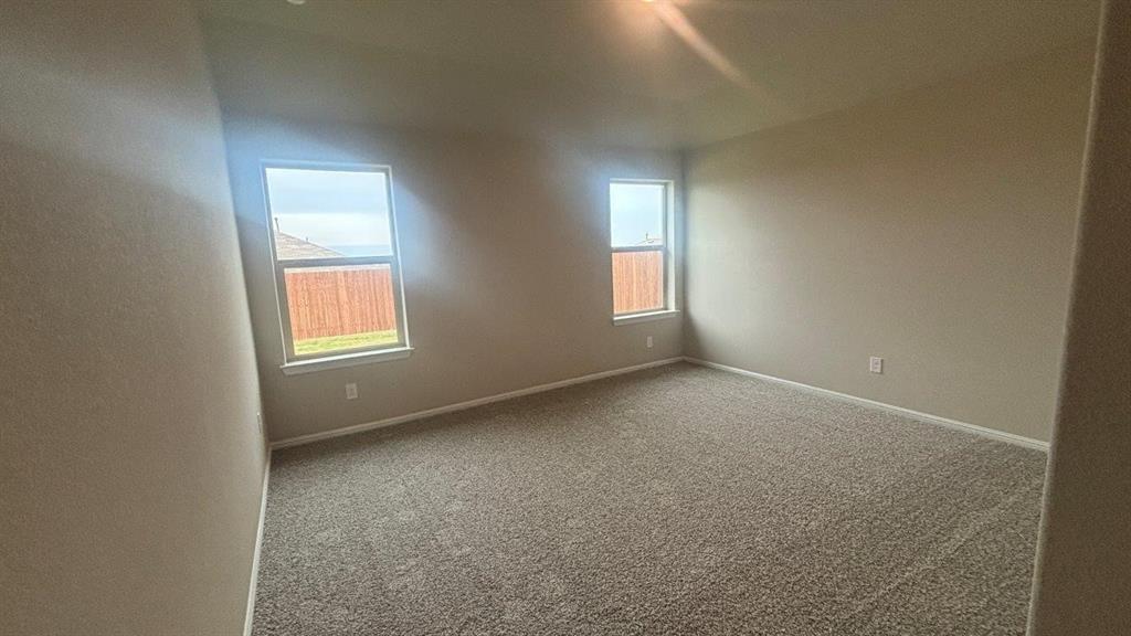 9460 GOLDEN TREE Avenue