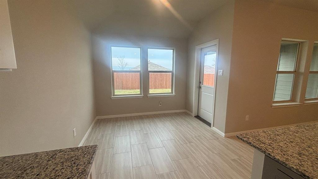 9460 GOLDEN TREE Avenue